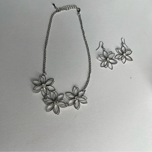 Matching Rhinestone Flower Necklace and Earrinngs. Silver - Picture 7 of 7